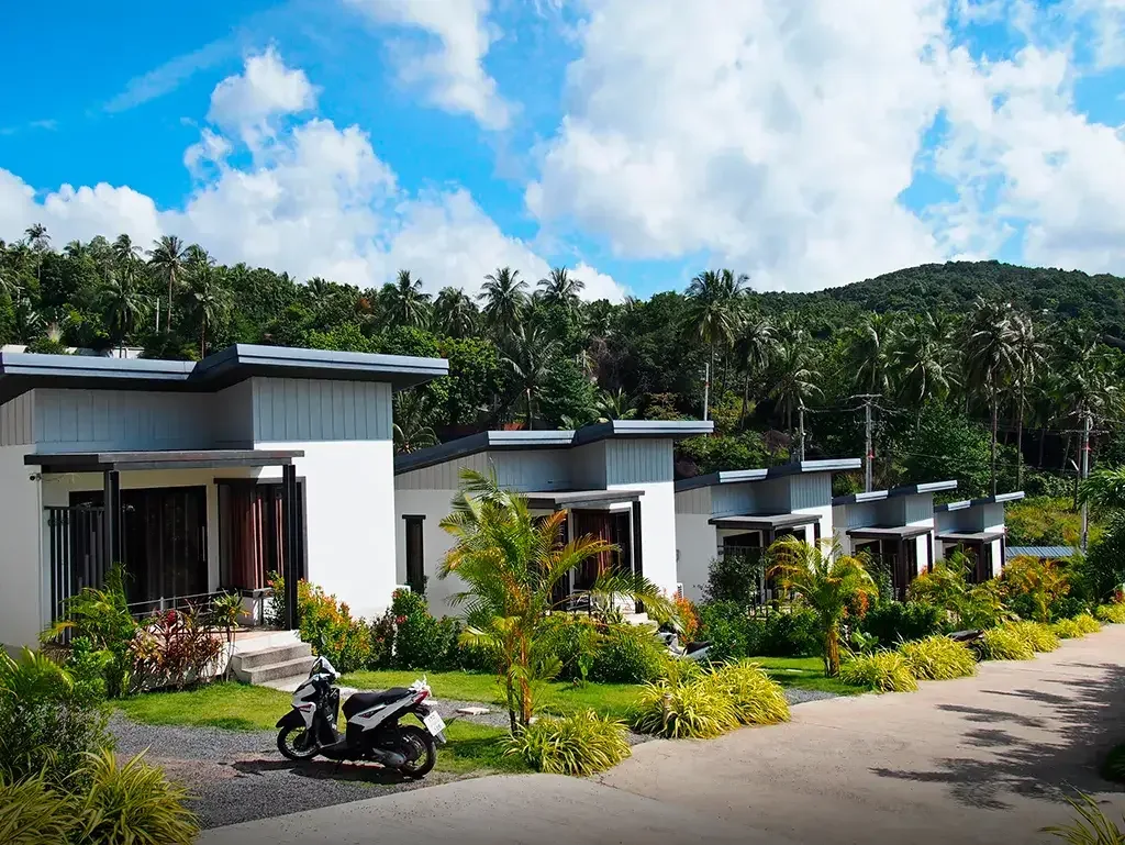 One-bedroom villas opening onto tropical gardens
